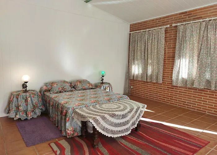 Habitacion,Piscina Y Jardin