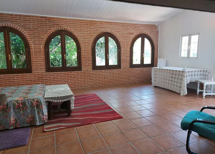 Habitacion,Piscina Y Jardin